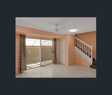 Comfortable and Centrally Located Townhouse in a Quiet Complex - Photo 2