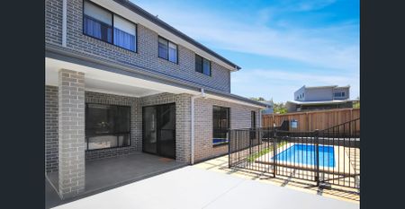 Luxurious Home,Perfect Location! - Photo 5