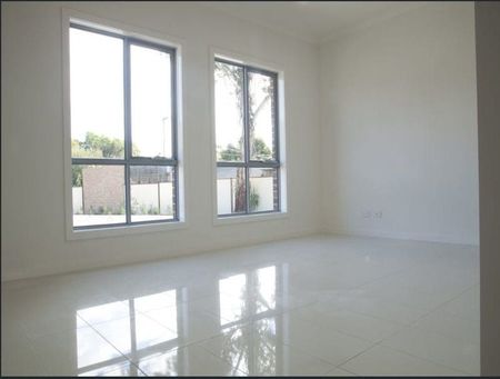 Modern Living in Lalor - Photo 3