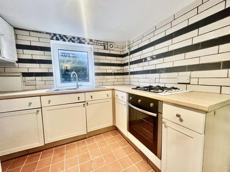 2 bedroom terraced house to rent - Photo 2