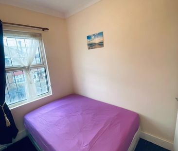 Room in a Shared House, Natal Road, SW16 - Photo 1
