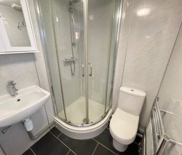 Colney Hatch Lane, London - Photo 3