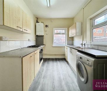 3 bedroom terraced house to rent - Photo 4