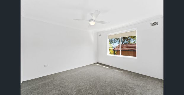 Bright & Fresh In Prime Location - Photo 1