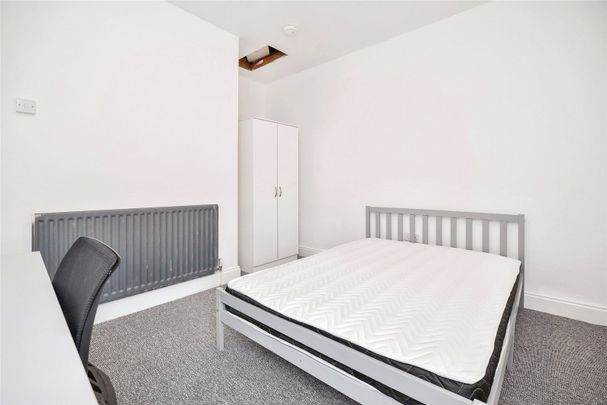 3 Bedroom Terraced - Photo 1