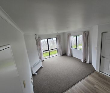 Cozy unit living - Photo 1