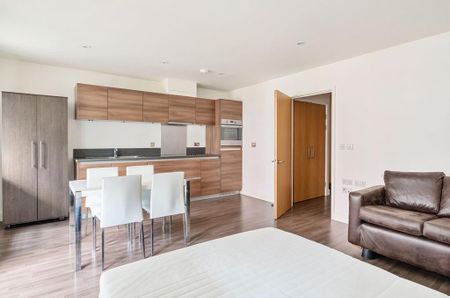 Studio to rent - Photo 2