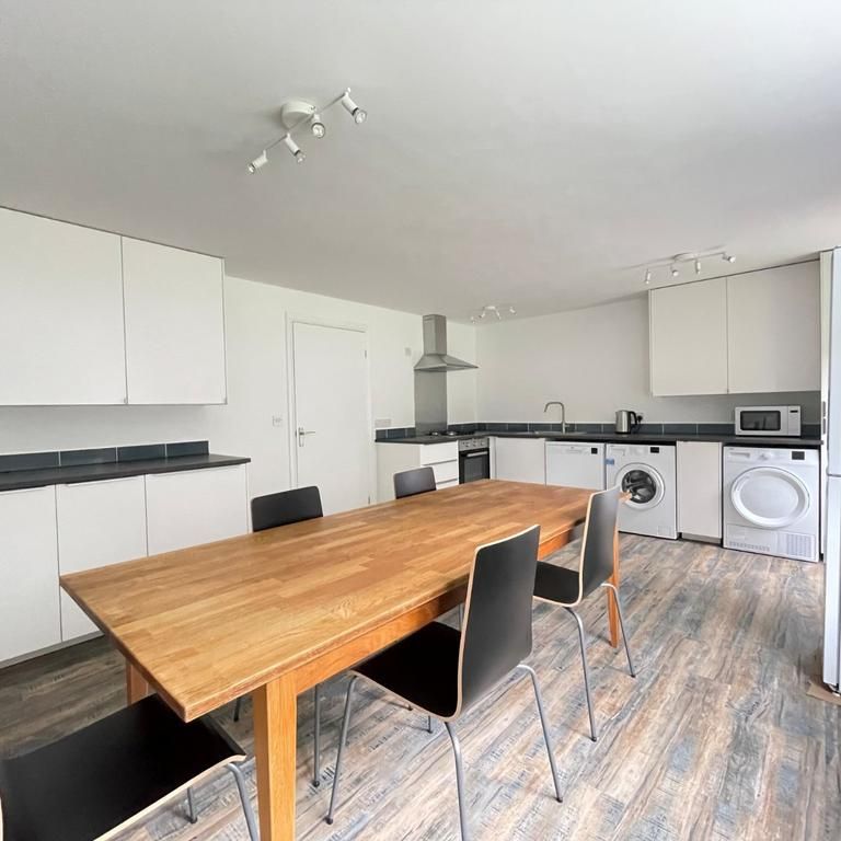 4 bedroom house to rent - Photo 1