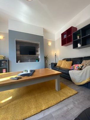 7 Bed Terraced House, Garmoyle Road, L15 - Photo 1