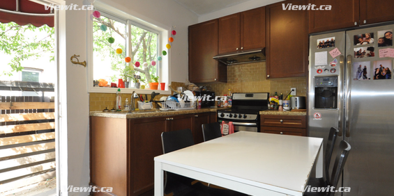 LARGE, bright 4 bedroom flat at Bloor and Bathurst - Photo 3