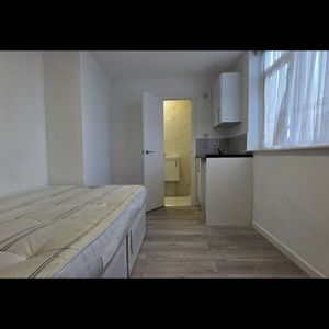 Studio Flat, High Level Drive, SE26 - Photo 2
