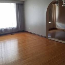 A Nice Clean Bungalow House For Rent (North York (Toronto)) - Photo 2