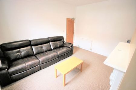 House Share – Room 1, Stanningley Road, LS13 3QW - Photo 4