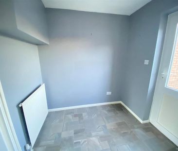2 bedroom end of terrace house to rent - Photo 1