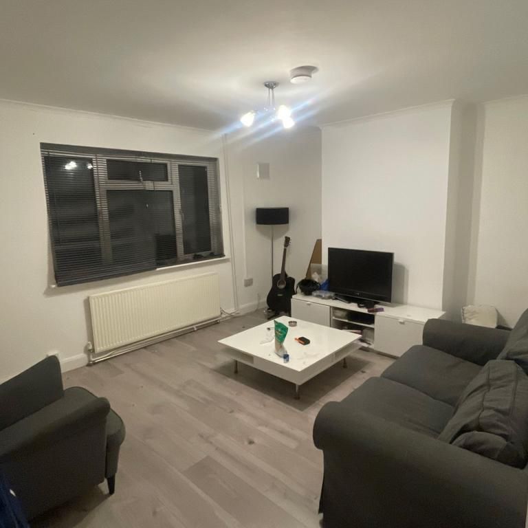 5 bedroom house to rent - Photo 1