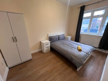 Room in a Shared House, Central Mansions, SW16 - Photo 3
