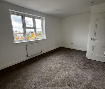 2 bedroom end of terrace house to rent - Photo 2