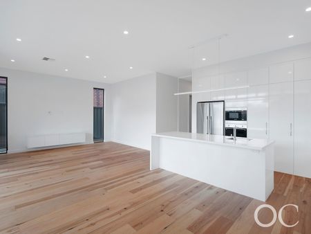 Open the Door to Effortless Elegance - Photo 3