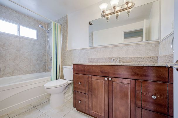 For Lease - 1403 Glen Rutley Circle, Mississauga, Ontario - Photo 1