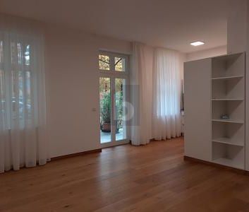 STILLVOLLE ELEGANZ MIT VORGARTEN - Photo 1