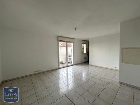Location Appartement 2 pièces 47m² FONTENAY LE COMTE 85200 - Photo 5