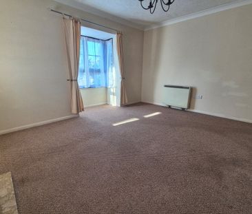 Elizabeth Court - Photo 3