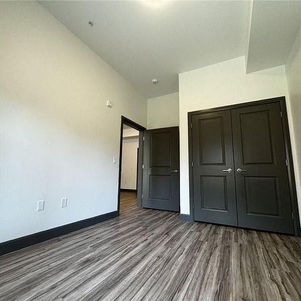 For Lease - 22645 ADELAIDE Road Unit# 207, Strathroy-Caradoc, Ontario - Photo 1
