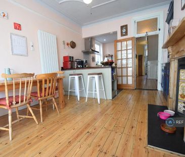 4 bedroom terraced house to rent - Photo 6