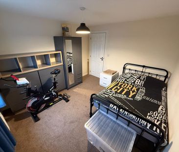 4 bedroom detached house to rent - Photo 2