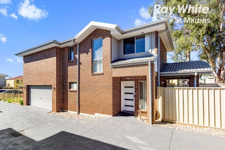 NEAR NEW 4 BEDROOM TOWN HOME WITH DOUBLE GARAGE - WALK TO ROOTY HILL TRAIN STATION - Photo 4