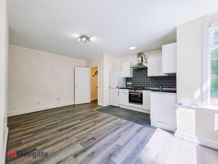 2 bedroom flat to rent - Photo 2