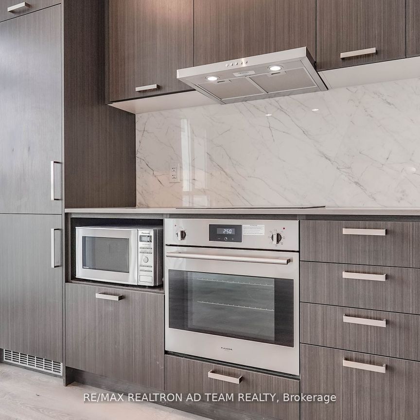 For Lease - 38 Honeycrisp Crescent Unit# 2003, Vaughan, Ontario - Photo 1