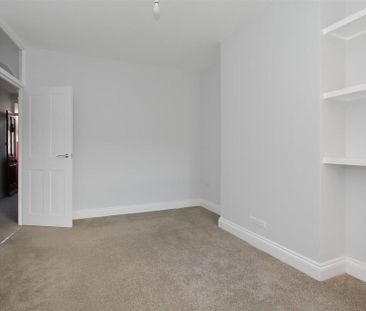 3 bedroom end of terrace house to rent - Photo 4