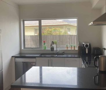 Apartment on May - Photo 5