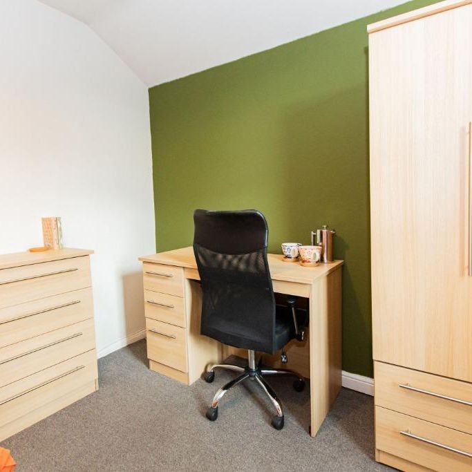 4 bedroom semi-detached house to rent - Photo 1