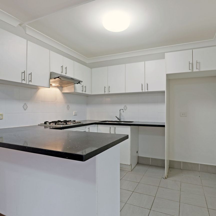 Spacious 3-Bedroom Townhouse with Double Parking - Photo 1