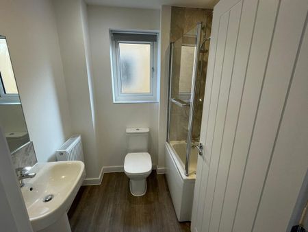 2 bedroom semi-detached house to rent - Photo 4