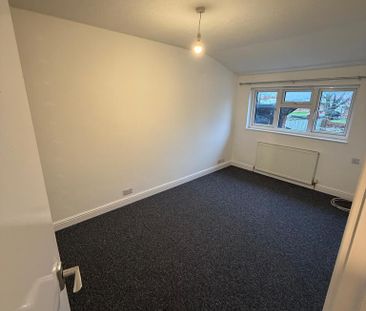 3 bedroom end of terrace house to rent - Photo 2