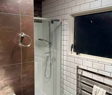 This is a nice family house in Torbay - Photo 5