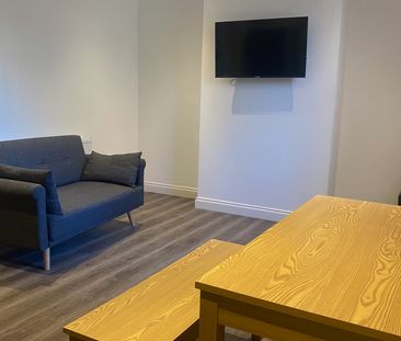 City Centre Three Bed House Share - Photo 2