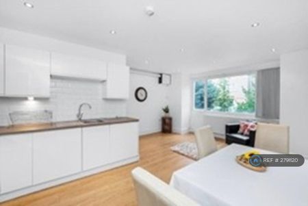 3 bedroom flat to rent - Photo 4