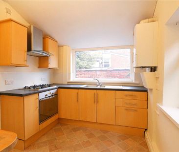 2 bedroom end of terrace house to rent - Photo 4