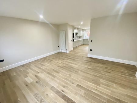 3 bedroom semi-detached house to rent - Photo 2