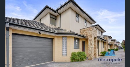 CONTEMPORARY LOW MAINTENANCE LIVING - Photo 3