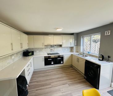 One-Bedroom House share - Photo 2