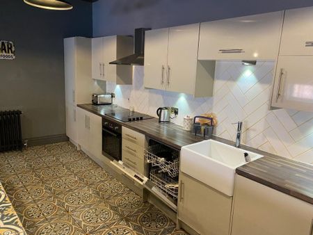 4 bedroom apartment to rent - Photo 2