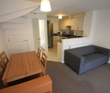 4 bedroom semi-detached house to rent - Photo 6