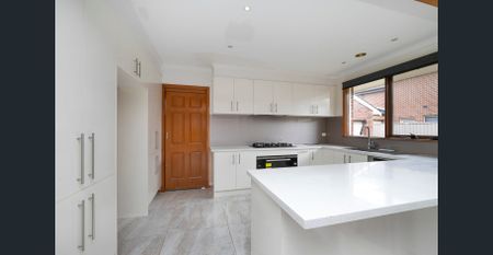 Stunning Family Home in Prime Location! - Photo 3