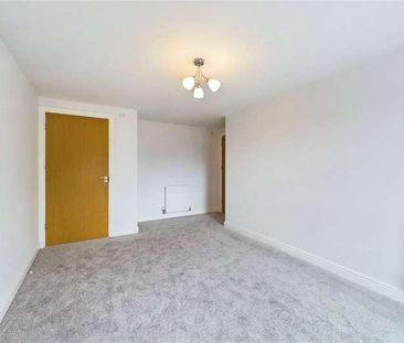 Commonwealth Drive, Three Bridges, Crawley, West Sussex, RH10 - Photo 5