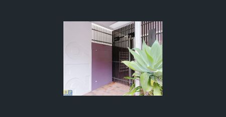 Elegance Minutes from University or CBD Light-Filled Art Deco Brick with Dual Level furnished Apartment - Photo 2